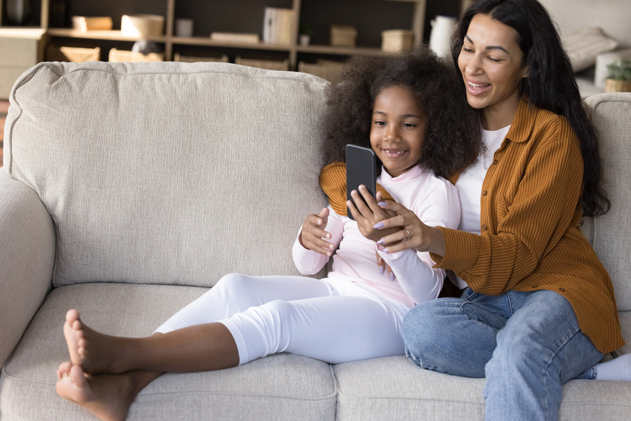 Les habitudes de votre enfant en matière d'écran commencent avec vous